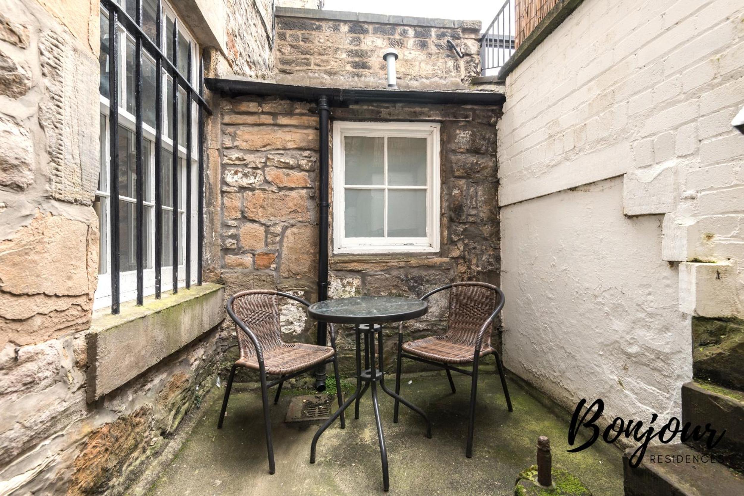 Montmartre Suite - New Town 3BR-3BA Main Door - by Bonjour Residences Edinburgh view 5