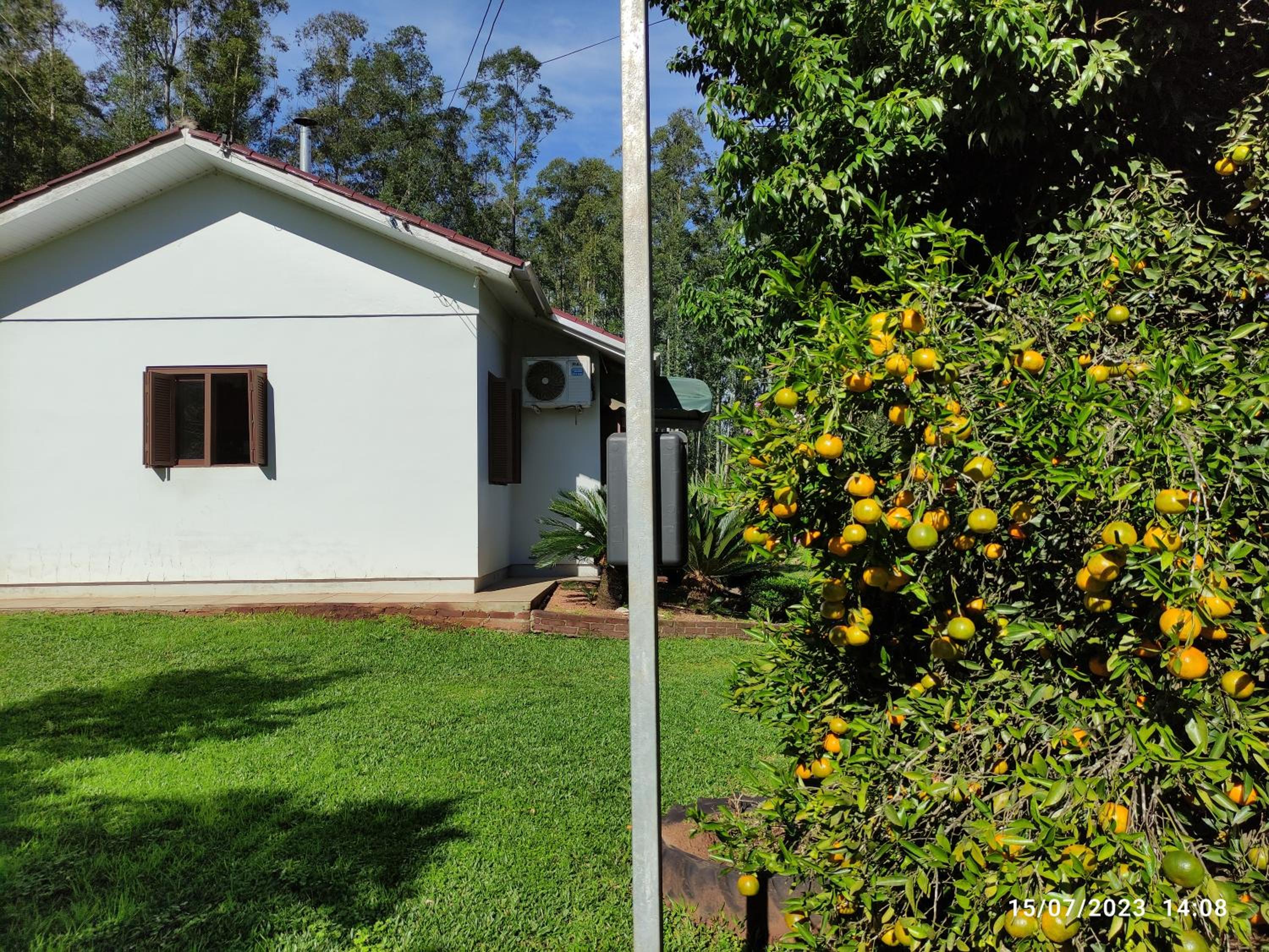 Casa térrea em meio ao verde!