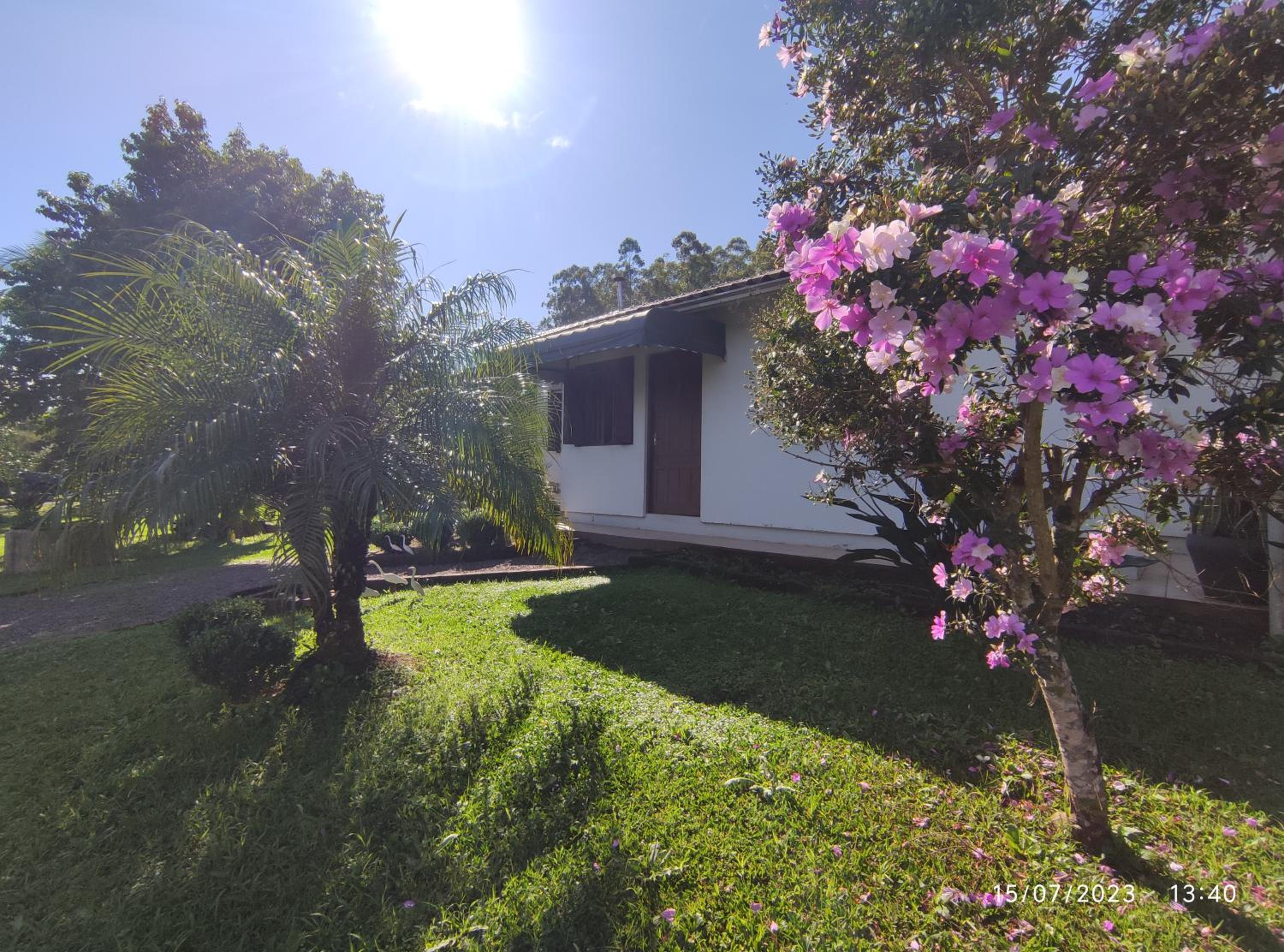 Casa térrea em meio ao verde!