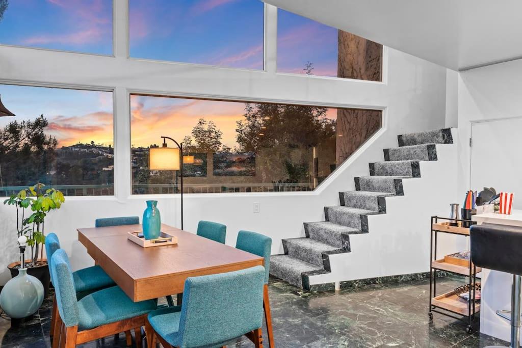 Laurel Canyon Hideaway - booking issues email Lawrencelaurelcyn at gmail