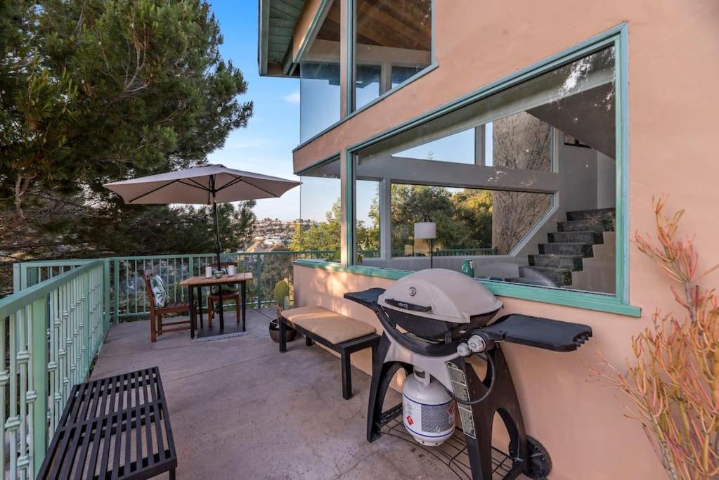 Laurel Canyon Hideaway - booking issues email Lawrencelaurelcyn at gmail