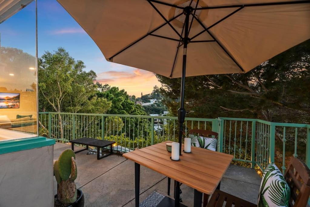 Laurel Canyon Hideaway - booking issues email Lawrencelaurelcyn at gmail