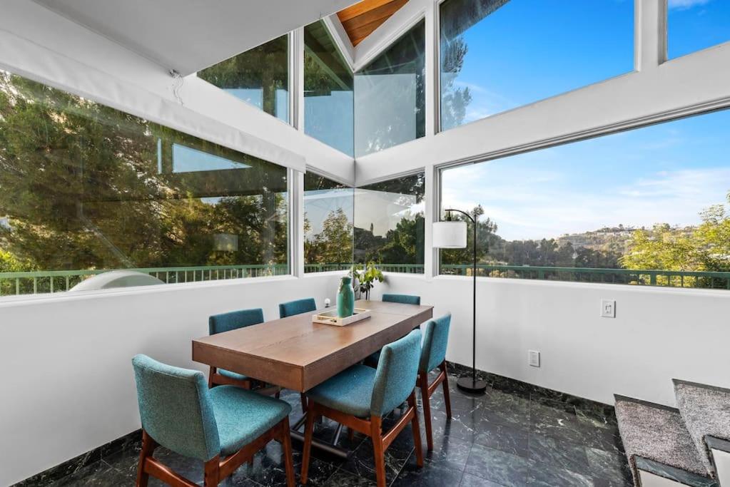 Laurel Canyon Hideaway - booking issues email Lawrencelaurelcyn at gmail