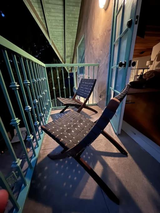 Laurel Canyon Hideaway - booking issues email Lawrencelaurelcyn at gmail