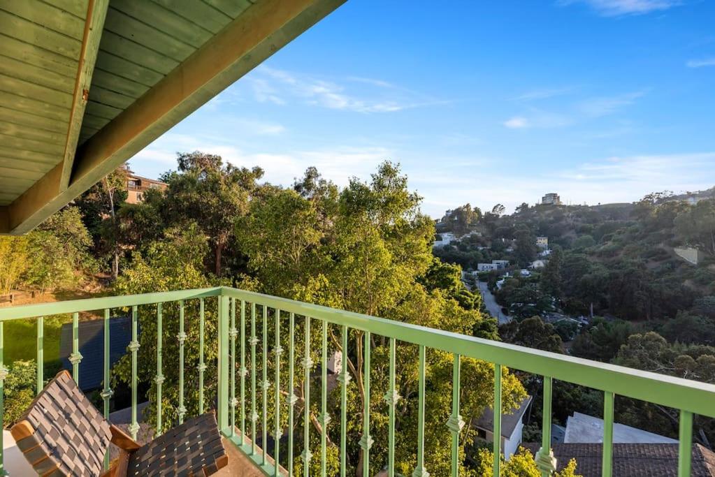 Laurel Canyon Hideaway - booking issues email Lawrencelaurelcyn at gmail