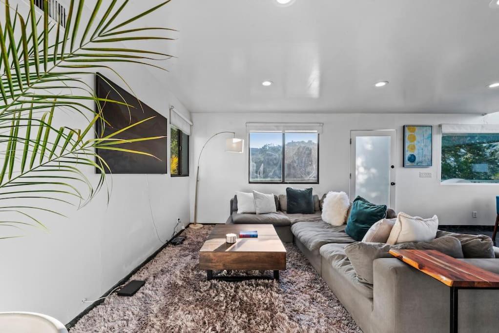 Laurel Canyon Hideaway - booking issues email Lawrencelaurelcyn at gmail