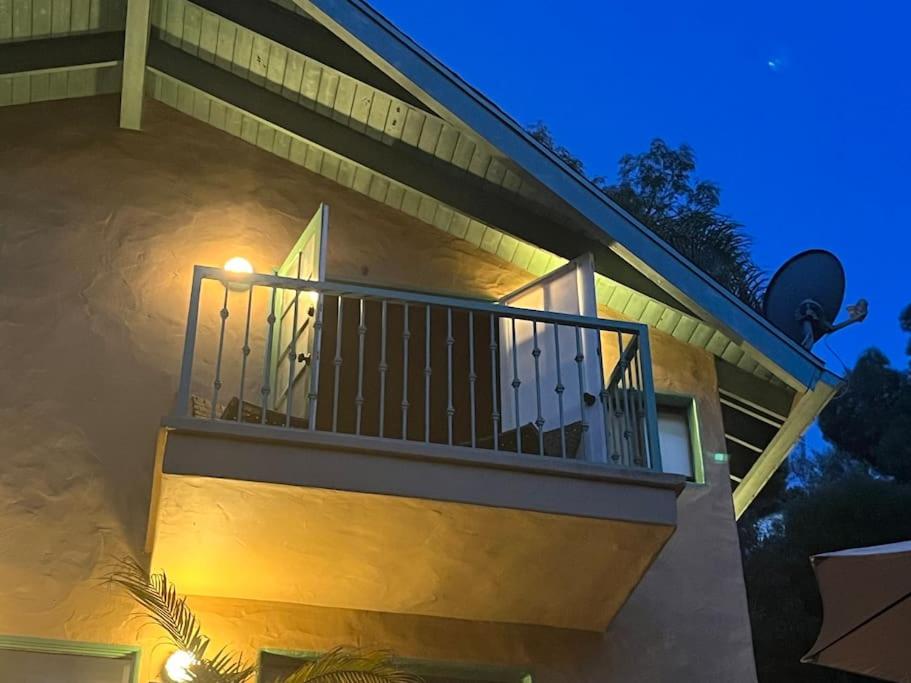Laurel Canyon Hideaway - booking issues email Lawrencelaurelcyn at gmail
