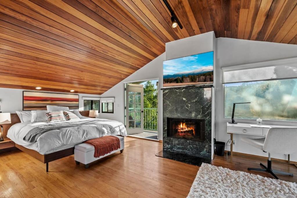 Laurel Canyon Hideaway - booking issues email Lawrencelaurelcyn at gmail