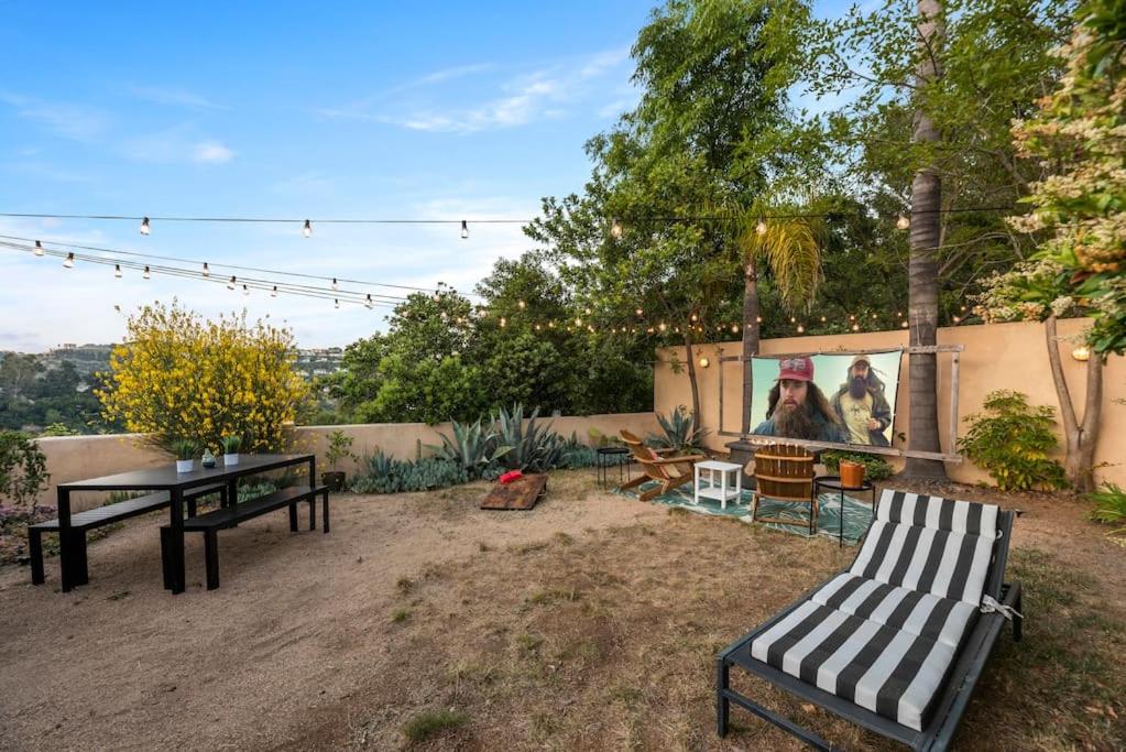 Laurel Canyon Hideaway - booking issues email Lawrencelaurelcyn at gmail