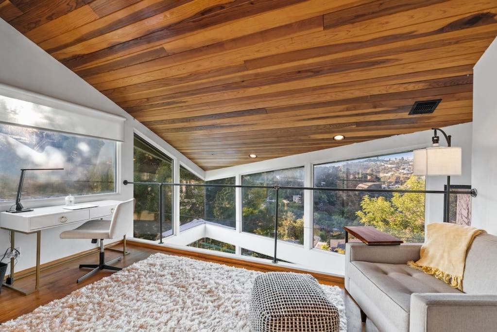 Laurel Canyon Hideaway - booking issues email Lawrencelaurelcyn at gmail