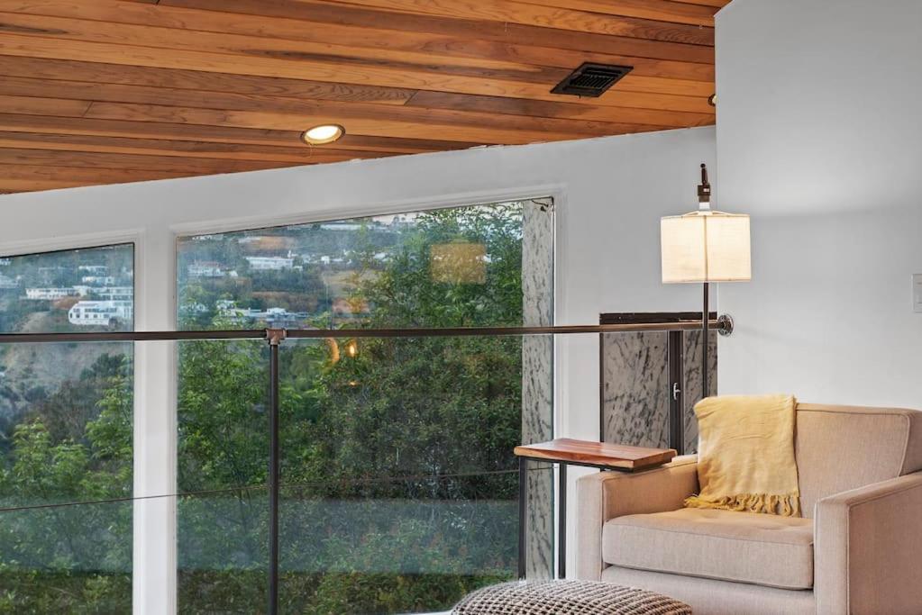 Laurel Canyon Hideaway - booking issues email Lawrencelaurelcyn at gmail