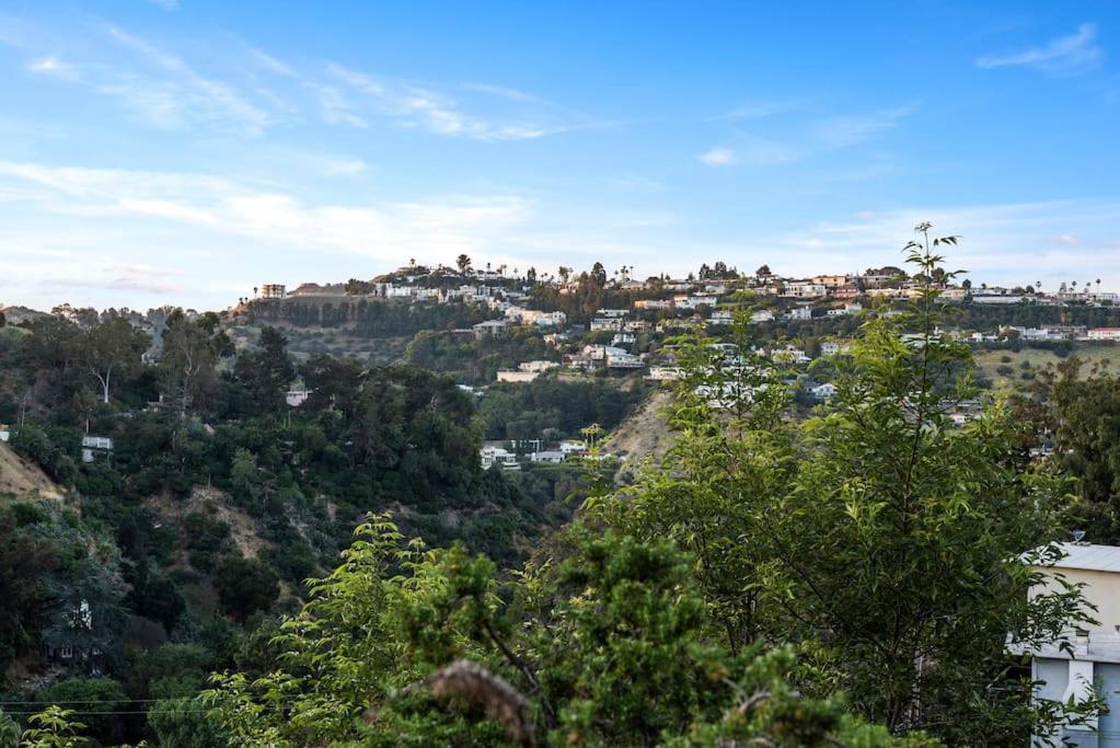 Laurel Canyon Hideaway - booking issues email Lawrencelaurelcyn at gmail