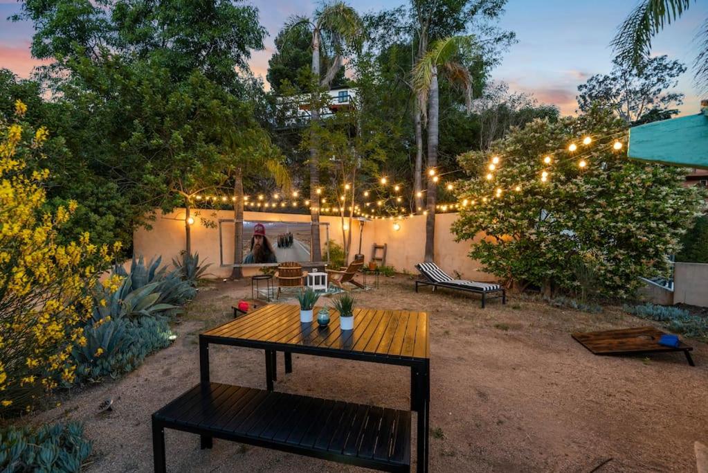 Laurel Canyon Hideaway - booking issues email Lawrencelaurelcyn at gmail