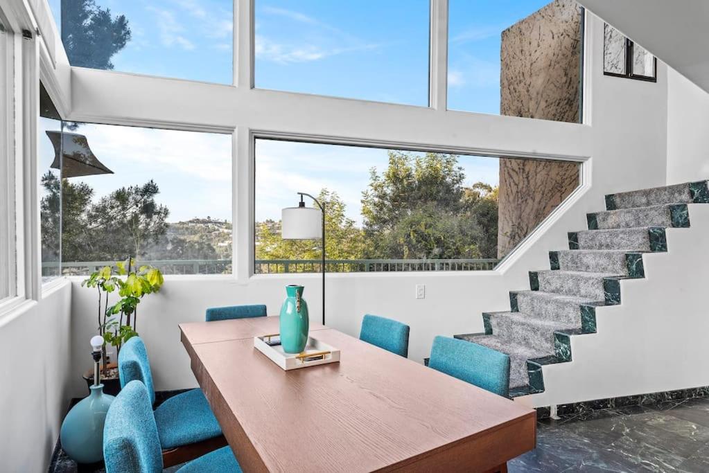 Laurel Canyon Hideaway - booking issues email Lawrencelaurelcyn at gmail