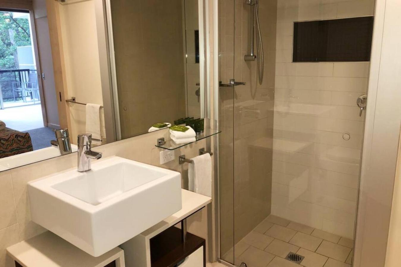 2 Bedroom Retreat above Hastings Street 8403