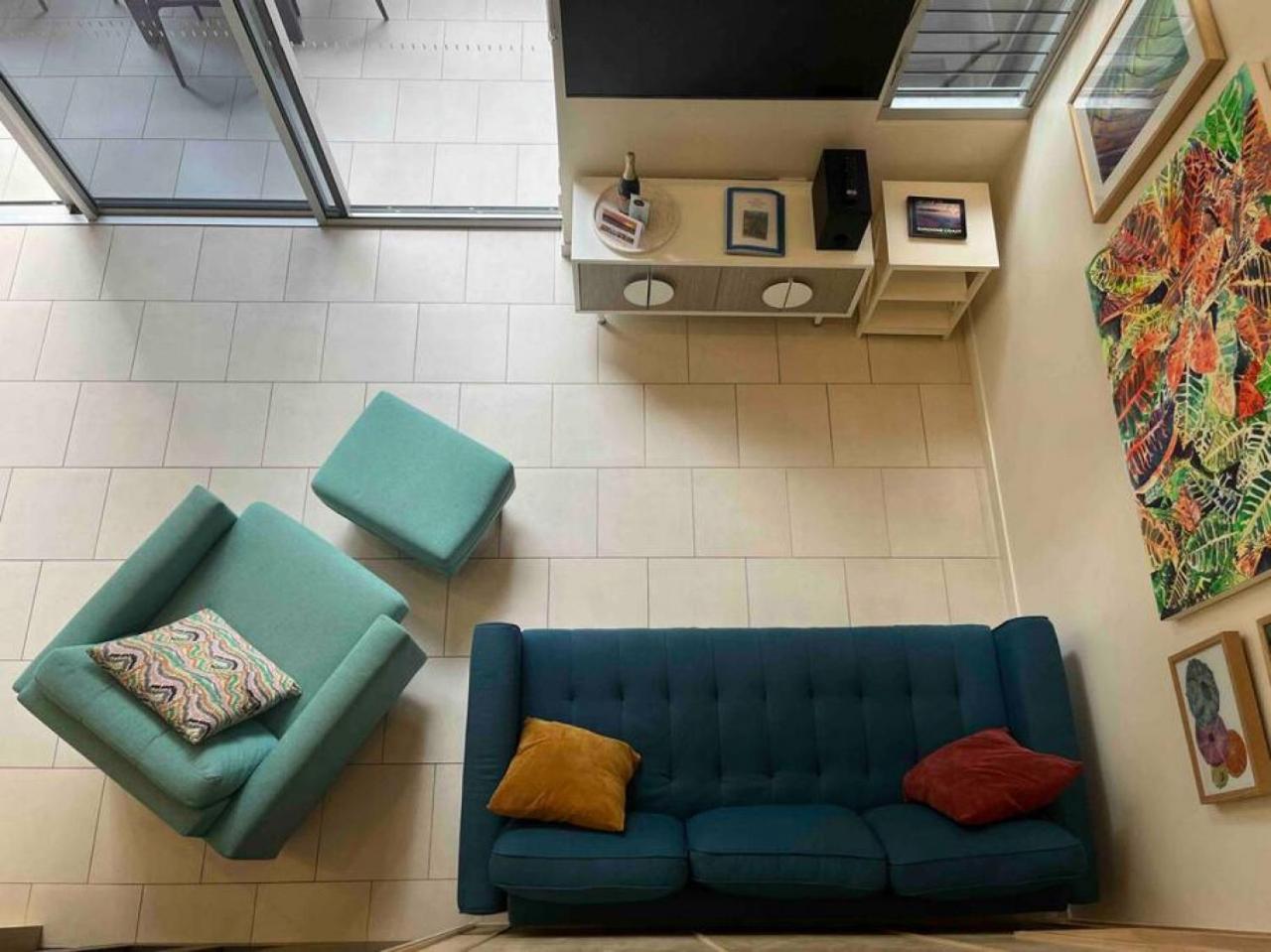 2 Bedroom Retreat above Hastings Street 8403