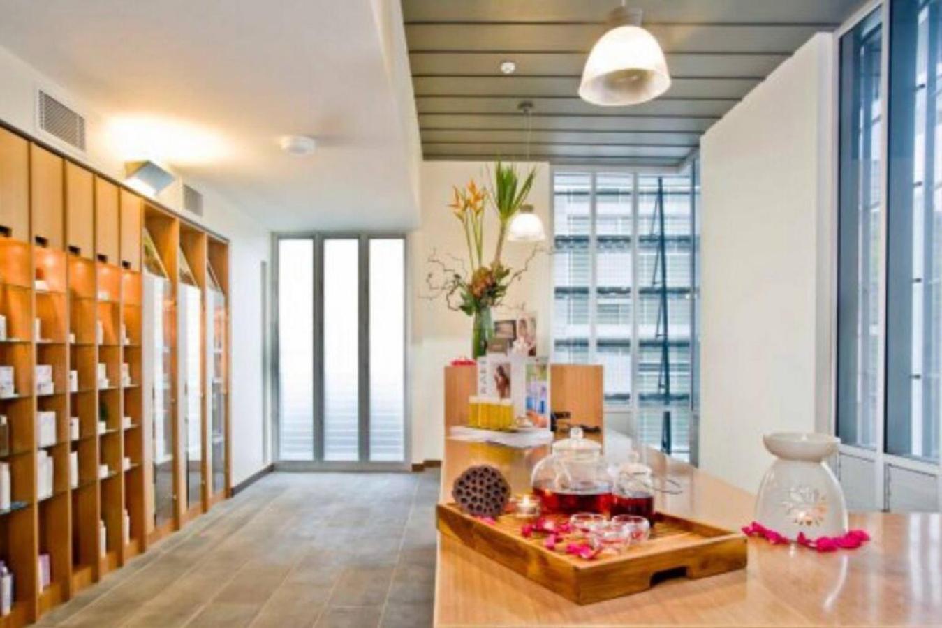 2 Bedroom Retreat above Hastings Street 8403