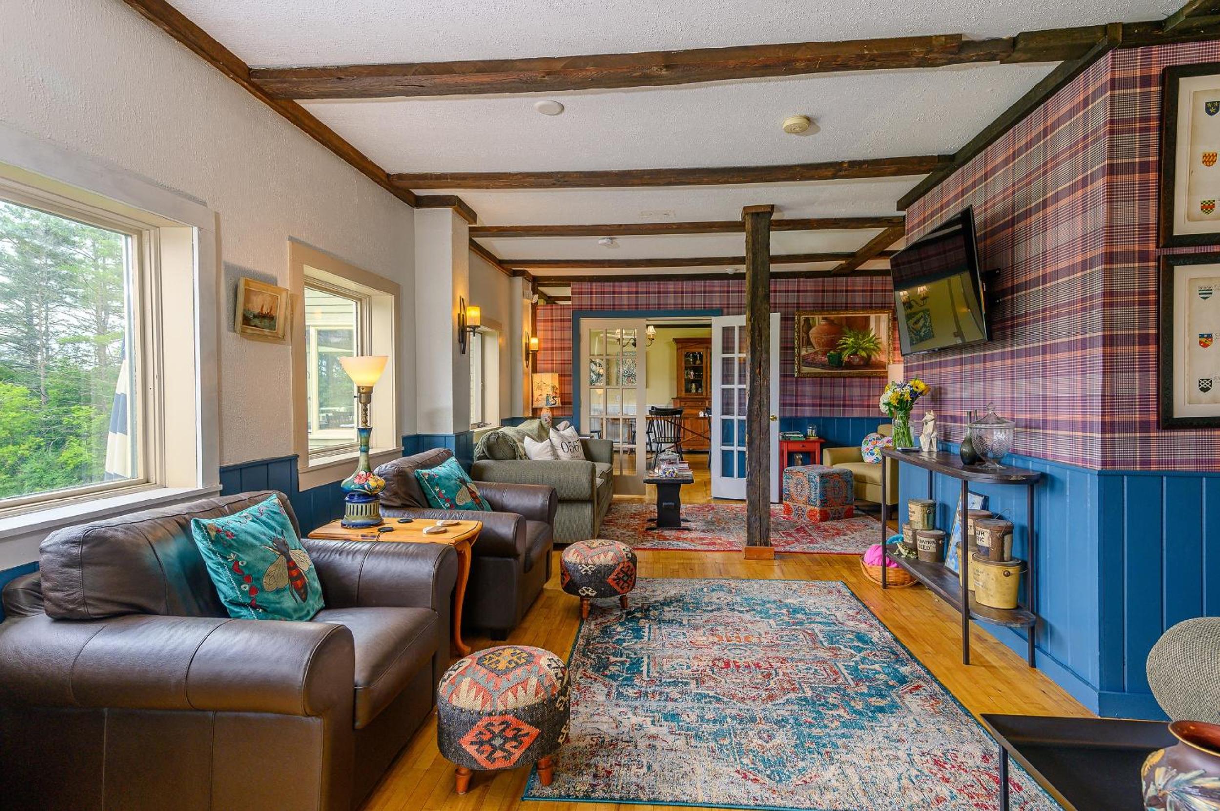 Brass Lantern Inn 3