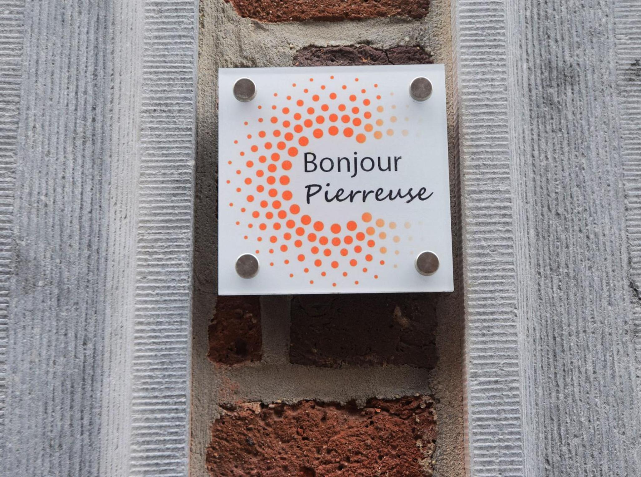 Bonjour Pierreuse
