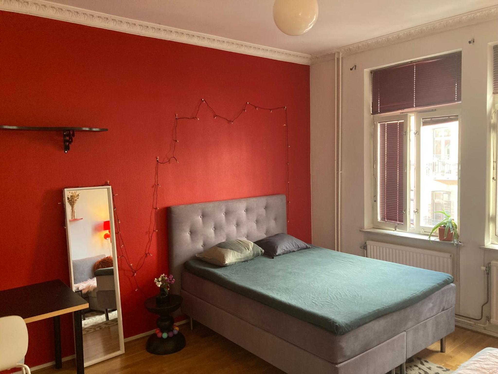 Rum med eget badrum och stort, delat kök,centralt i Malmö A room in an apartment, own bathroom and kitchen shared with a family view 3