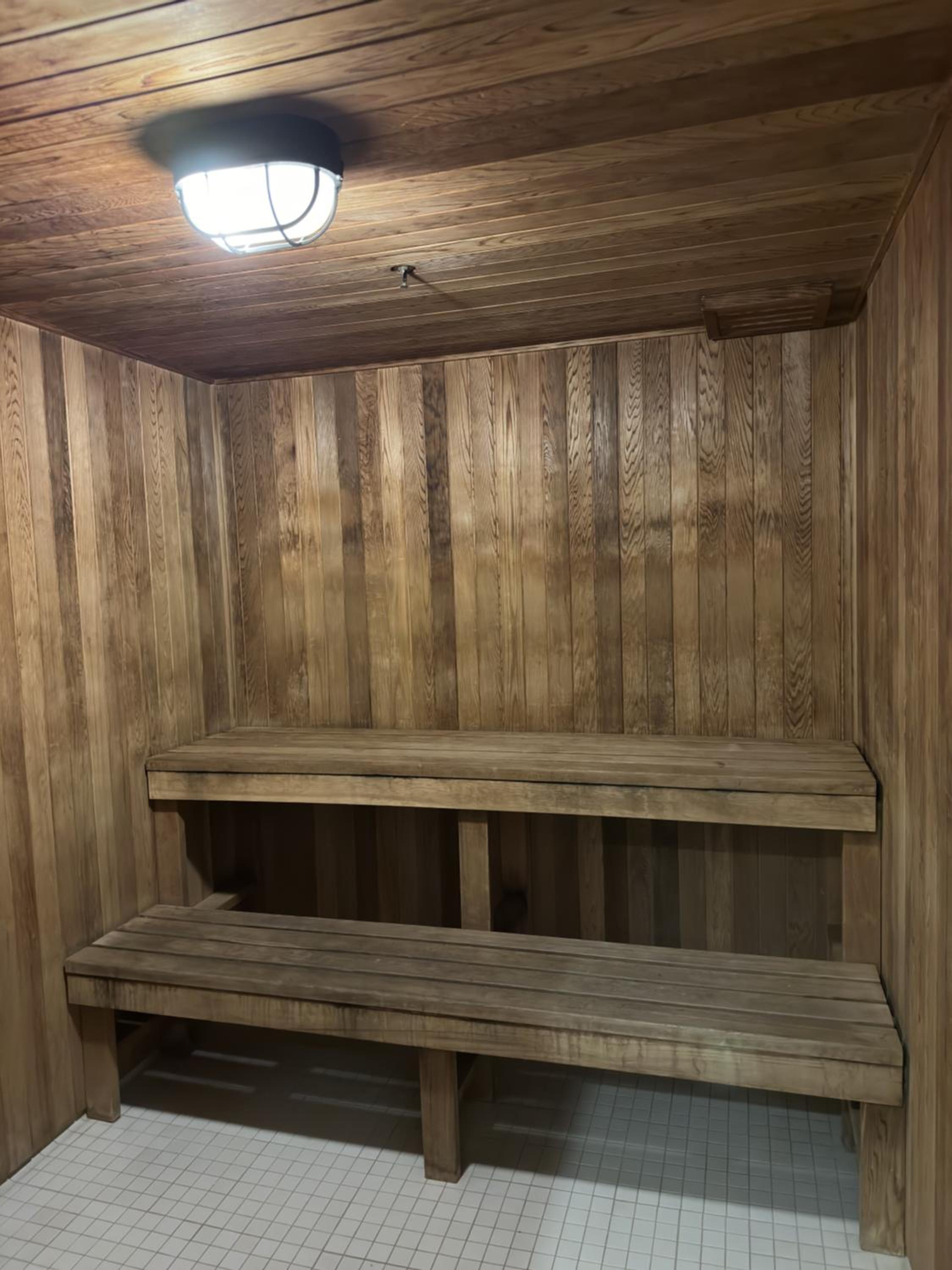 Luxury Downtown Toronto 2 Bedroom Suite with City and Lake Views and Free Parking