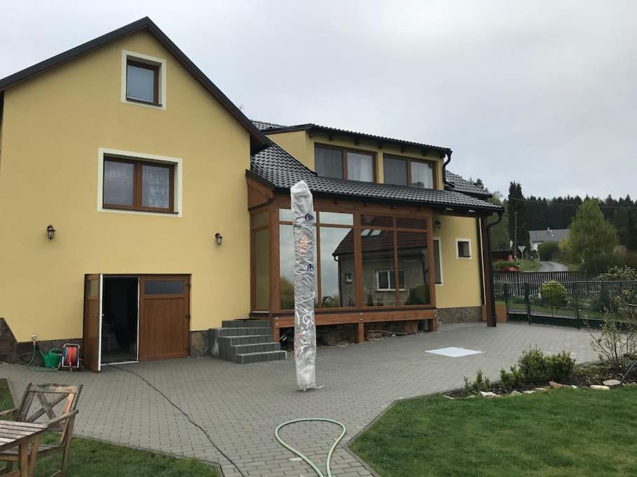 Vila v Brdech s bazénem, infra saunou a vybavením