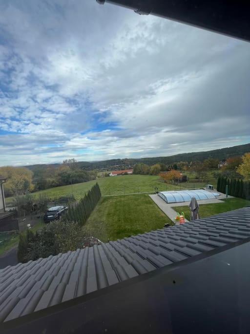 Vila v Brdech s bazénem, infra saunou a vybavením