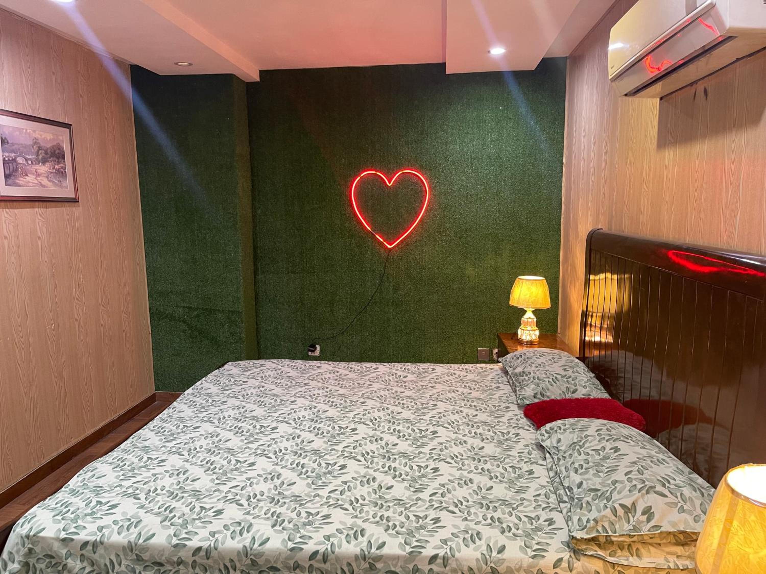 Luxury Private Top Floor Apartment in Heart of Bahria Town