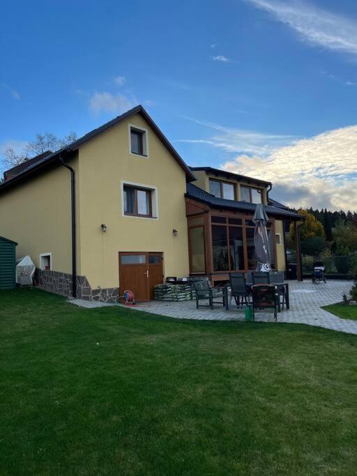 Vila v Brdech s bazénem, infra saunou a vybavením