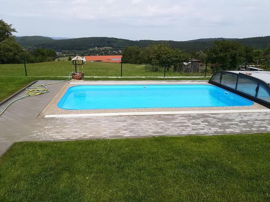 Vila v Brdech s bazénem, infra saunou a vybavením