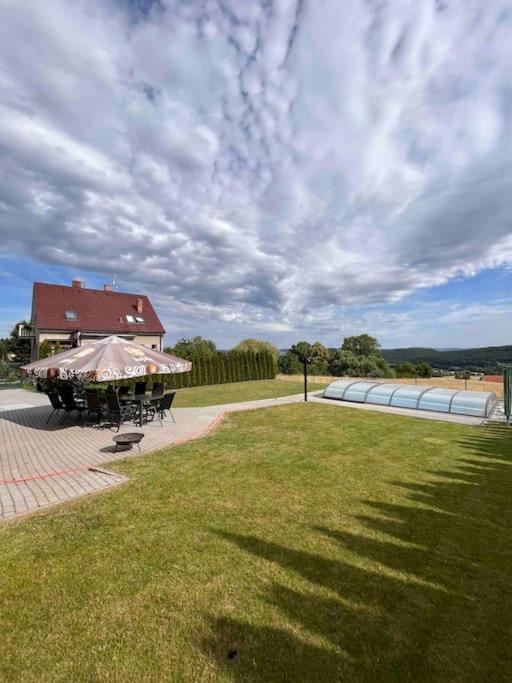 Vila v Brdech s bazénem, infra saunou a vybavením
