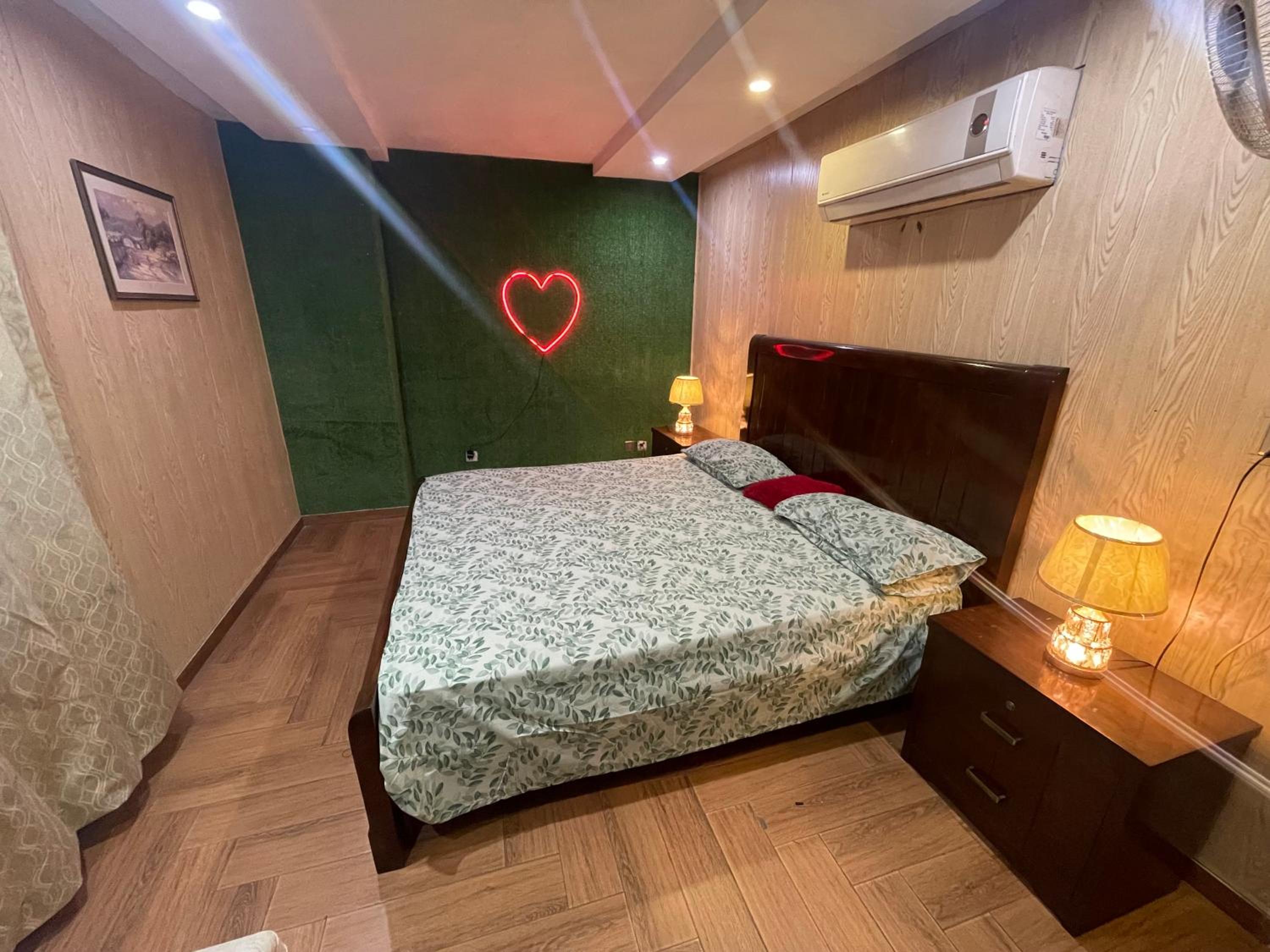 Luxury Private Top Floor Apartment in Heart of Bahria Town