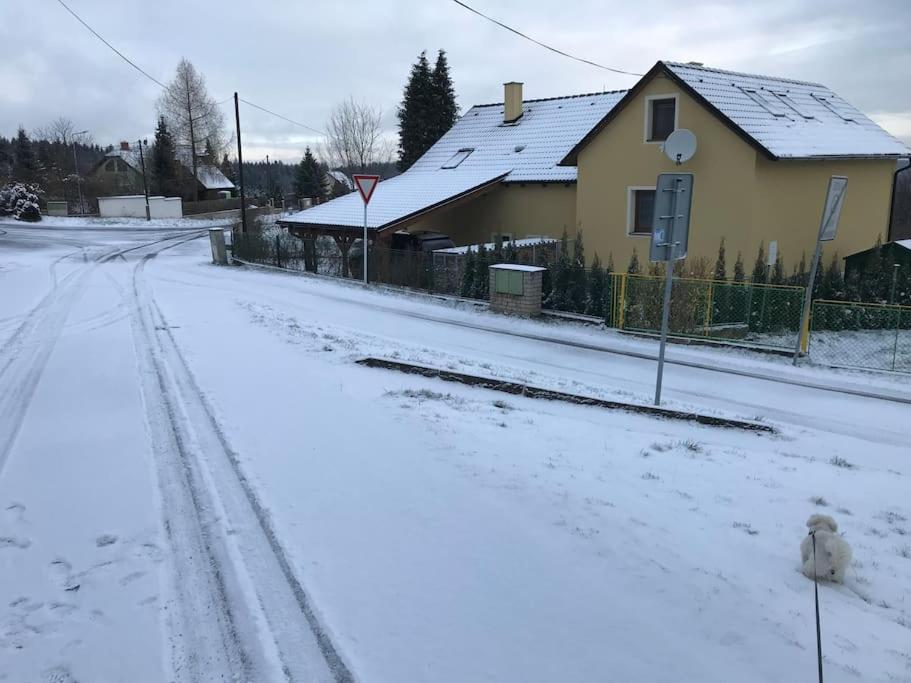 Vila v Brdech s bazénem, infra saunou a vybavením