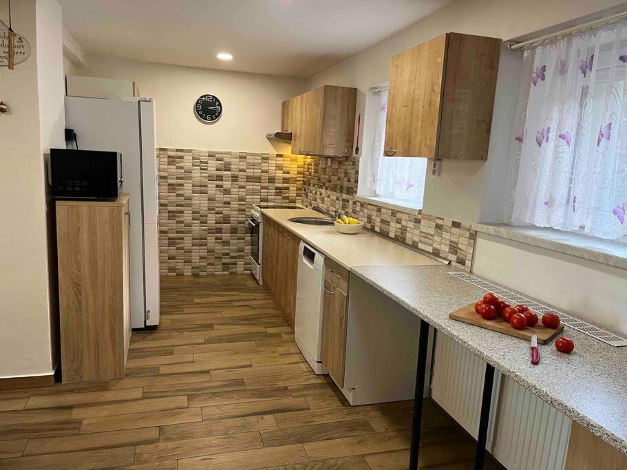 Vila v Brdech s bazénem, infra saunou a vybavením
