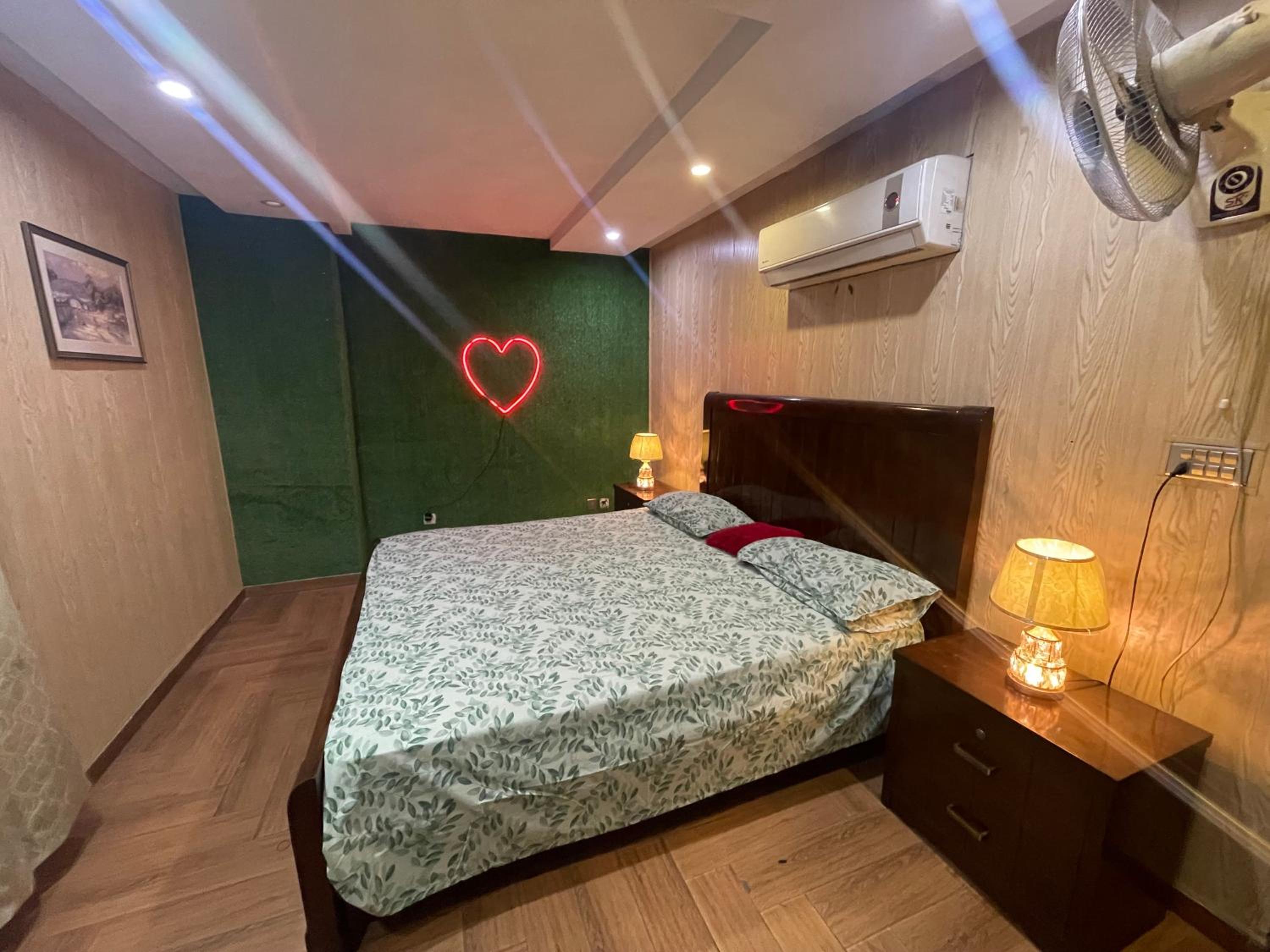 Luxury Private Top Floor Apartment in Heart of Bahria Town