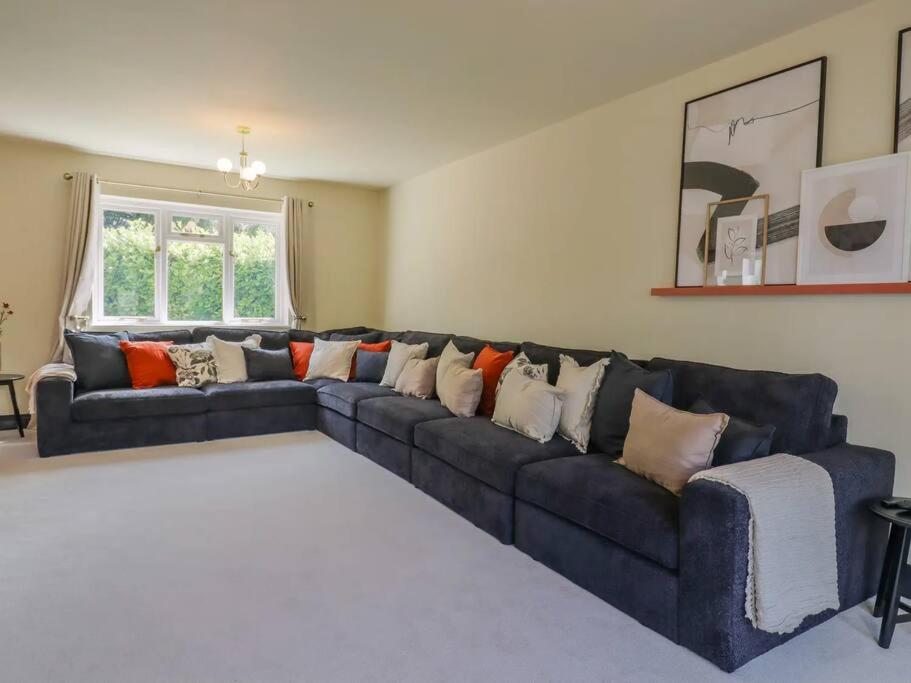 Beautiful home with hot tub near Cambridge view 3