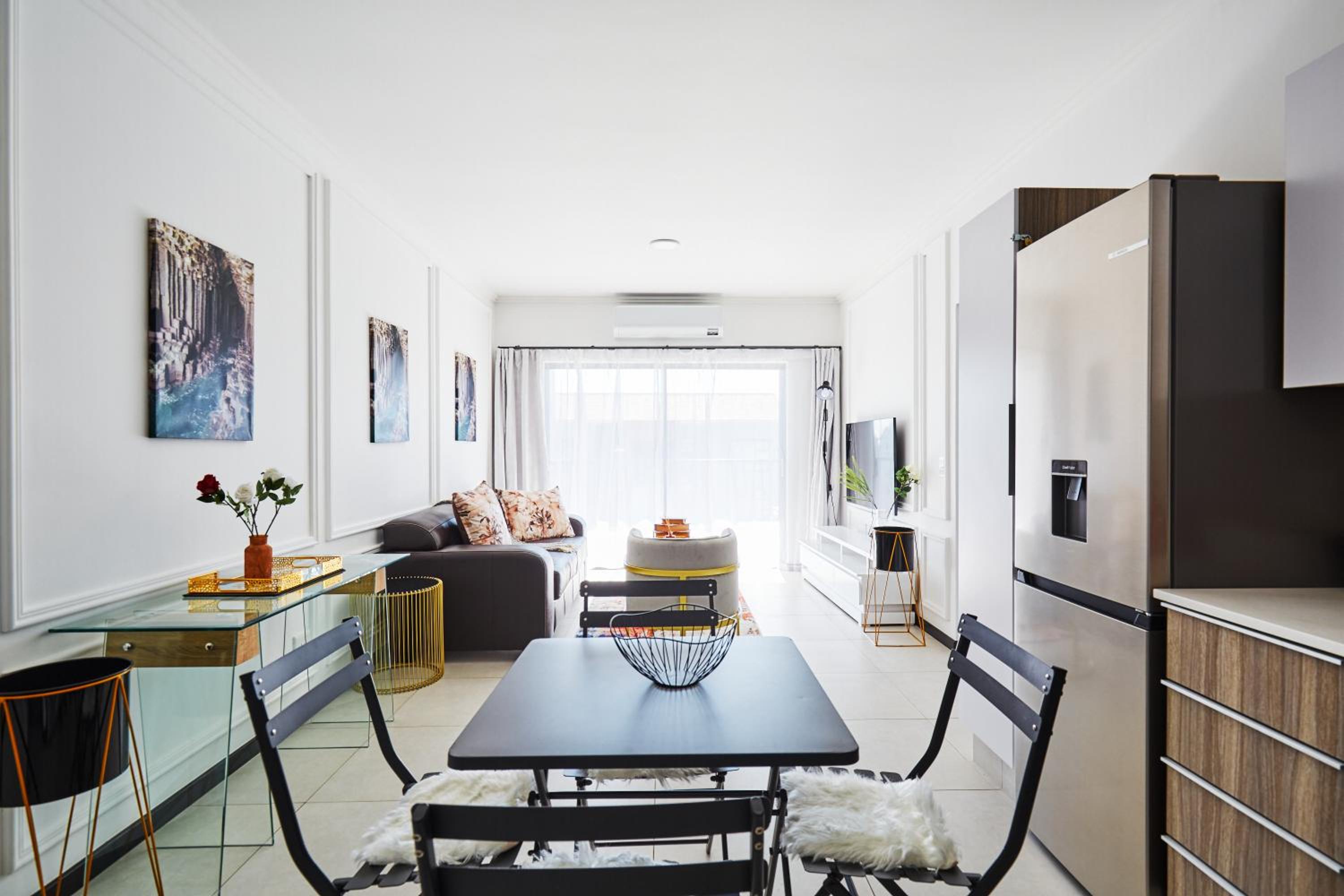 Luxurious sandton apartment with Inverter