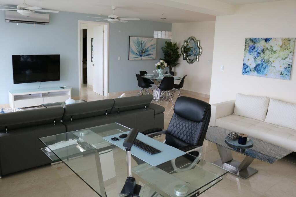 18G Luxury Oceanview with Roof Top Pool view 2