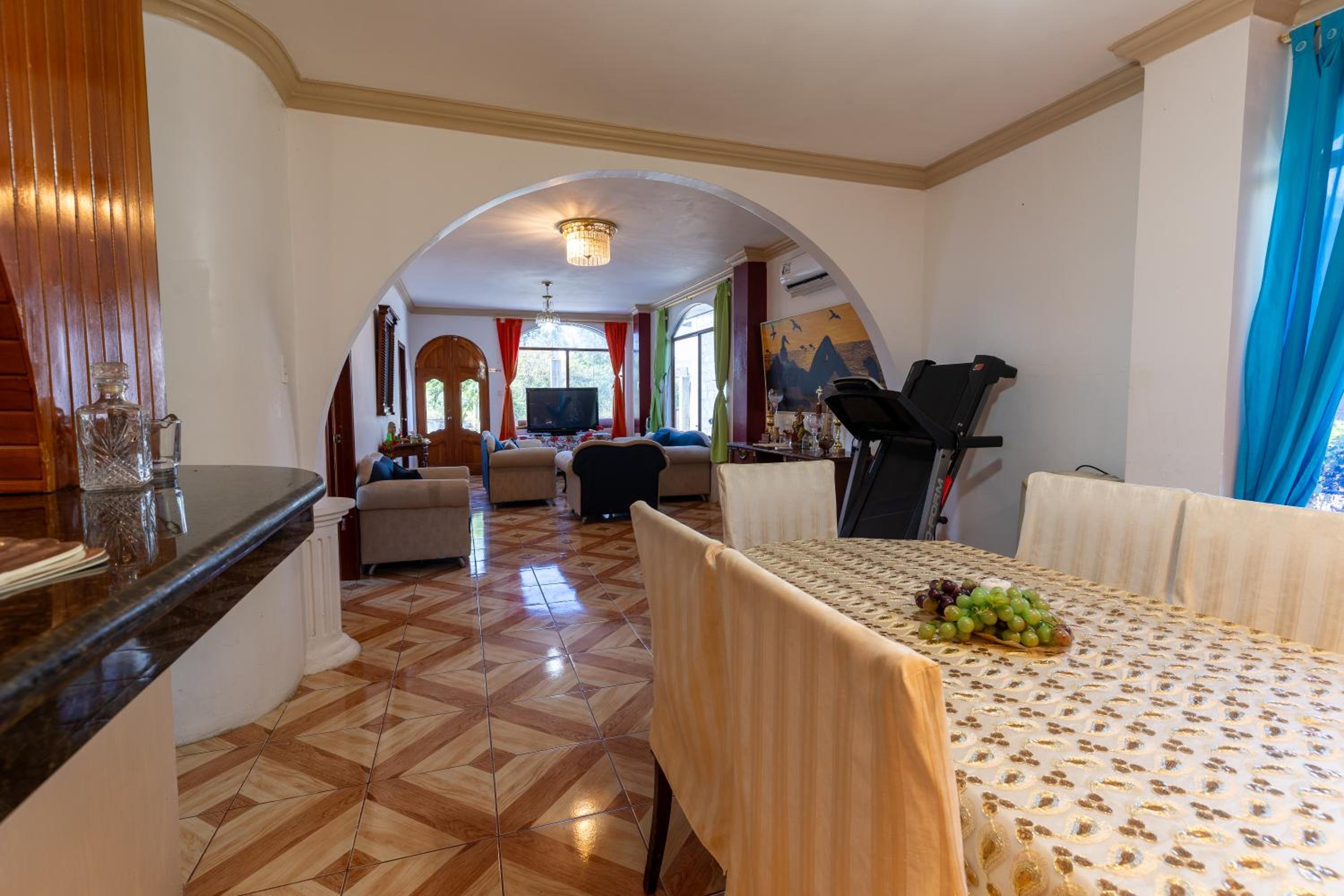 Private Villa in San Cristóbal, 2 Rooms, 6 Beds, AC, WiFi, Kitchen, Washer & Dryer, 4 min from the airport - Tropical - Galápagos Home