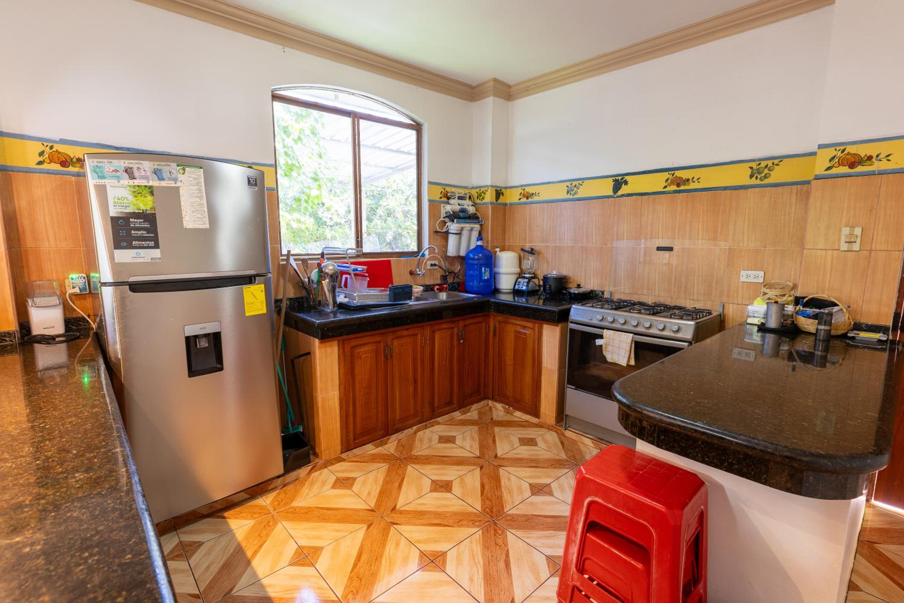 Private Villa in San Cristóbal, 2 Rooms, 6 Beds, AC, WiFi, Kitchen, Washer & Dryer, 4 min from the airport - Tropical - Galápagos Home