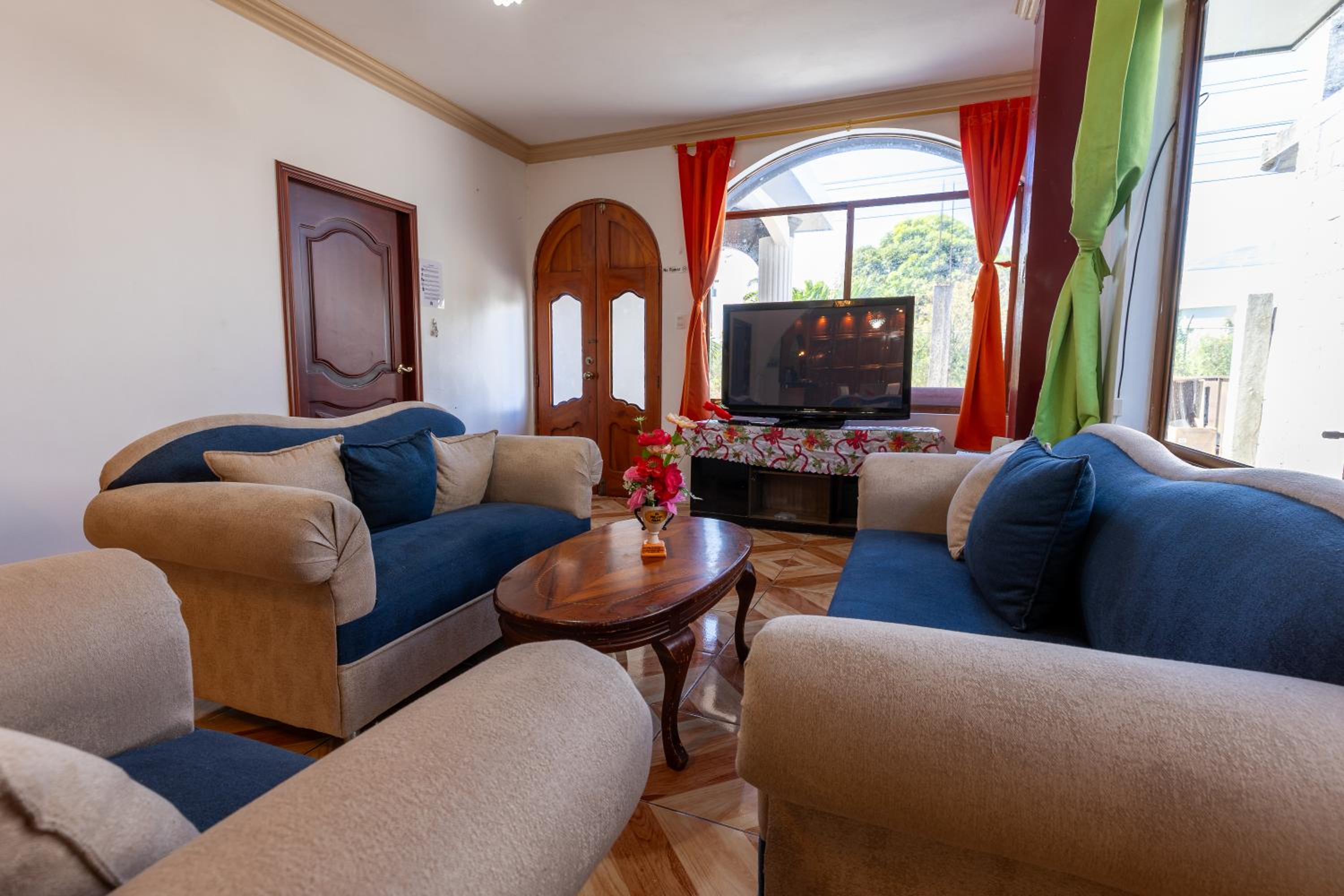 Private Villa in San Cristóbal, 2 Rooms, 6 Beds, AC, WiFi, Kitchen, Washer & Dryer, 4 min from the airport - Tropical - Galápagos Home