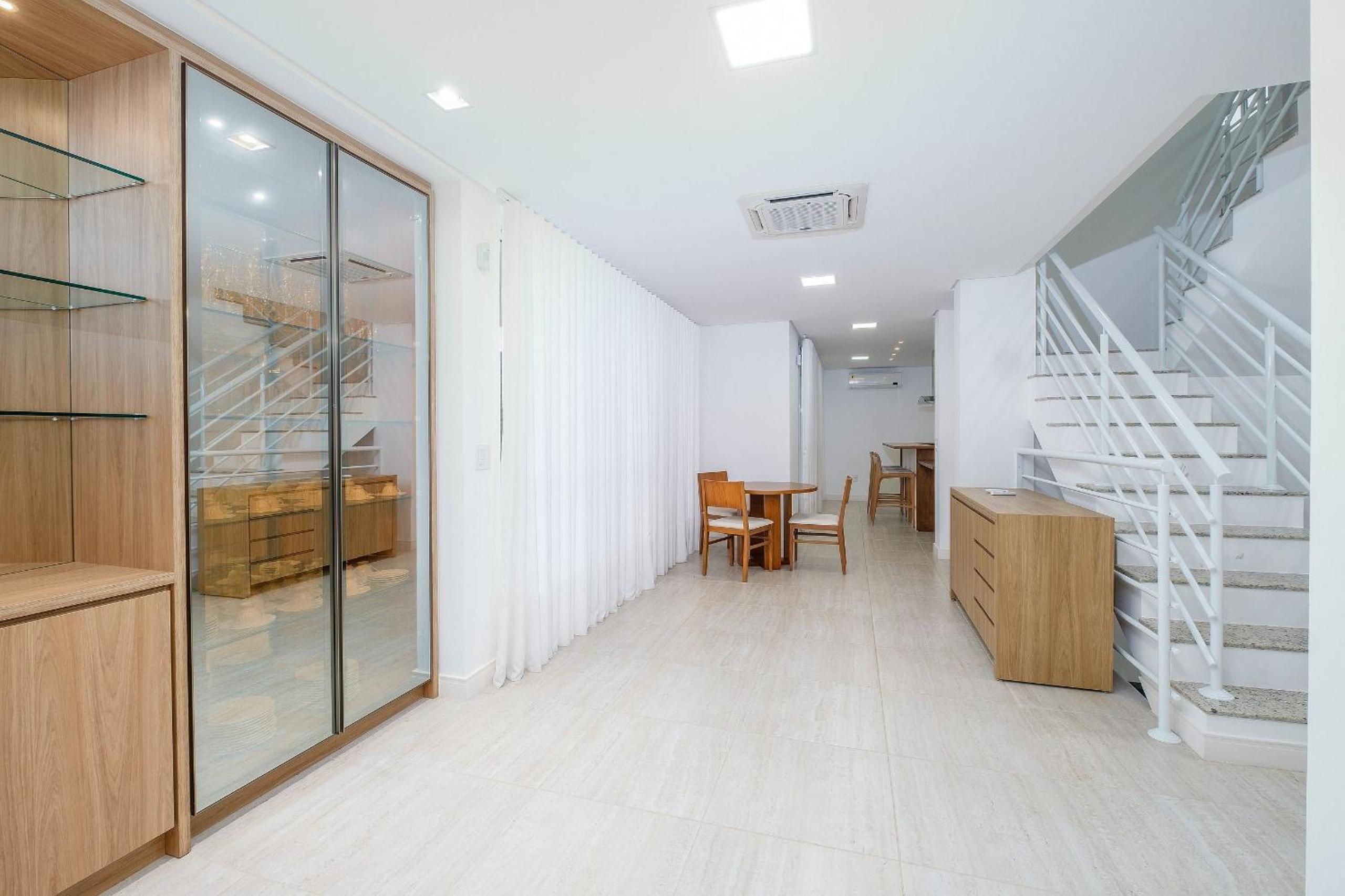 Incrível casa com churrasqueira em Jurerê RDR030