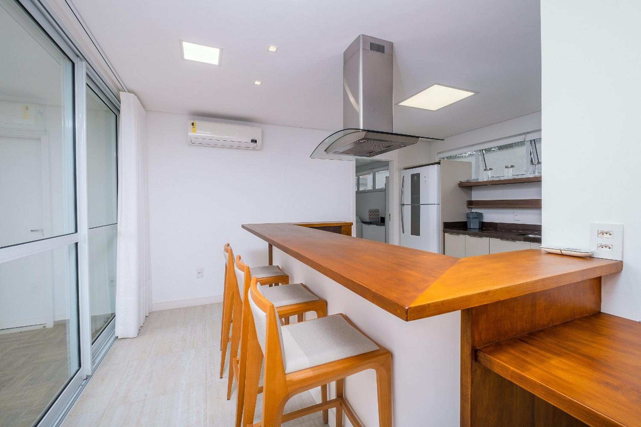 Incrível casa com churrasqueira em Jurerê RDR030