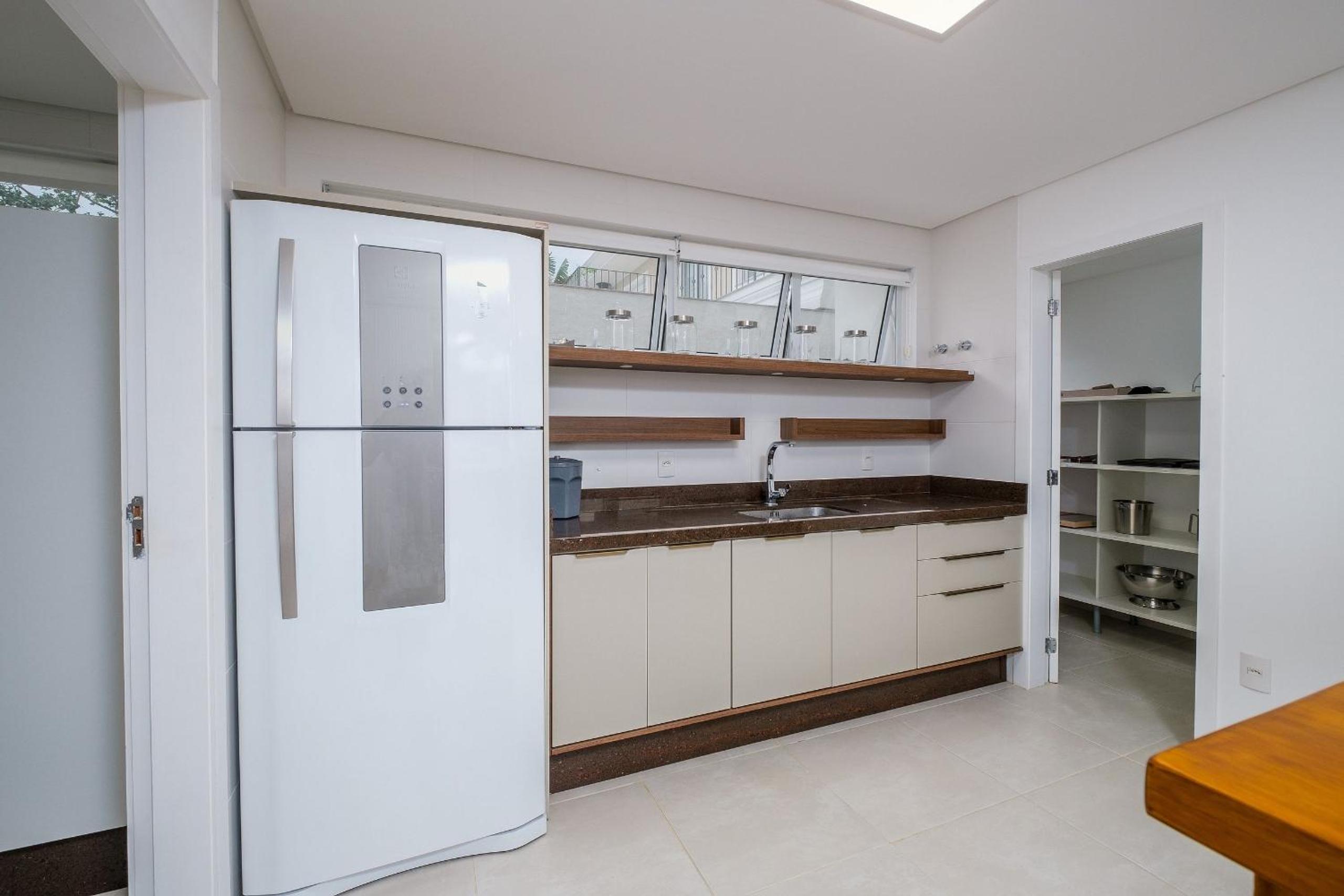 Incrível casa com churrasqueira em Jurerê RDR030
