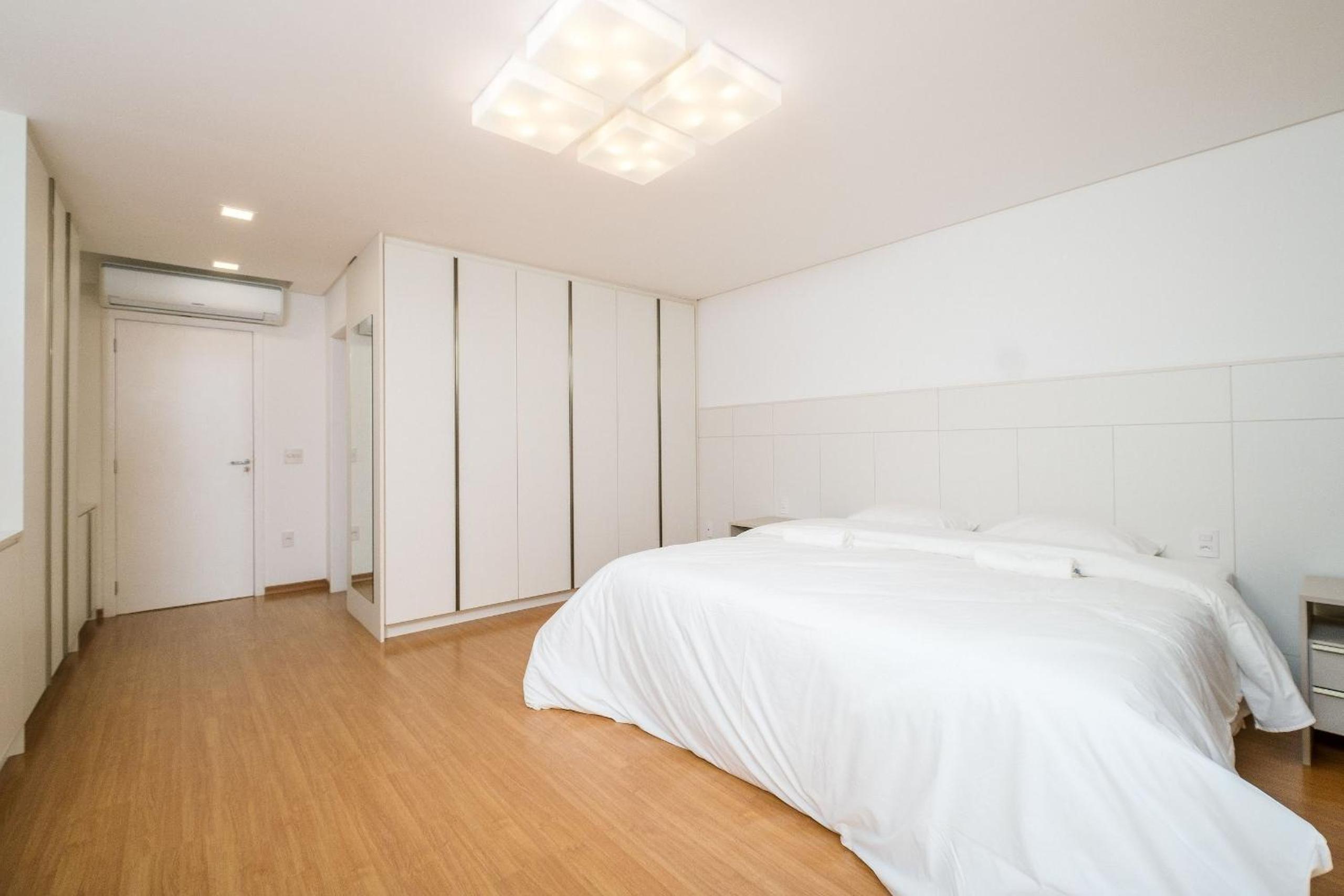 Incrível casa com churrasqueira em Jurerê RDR030
