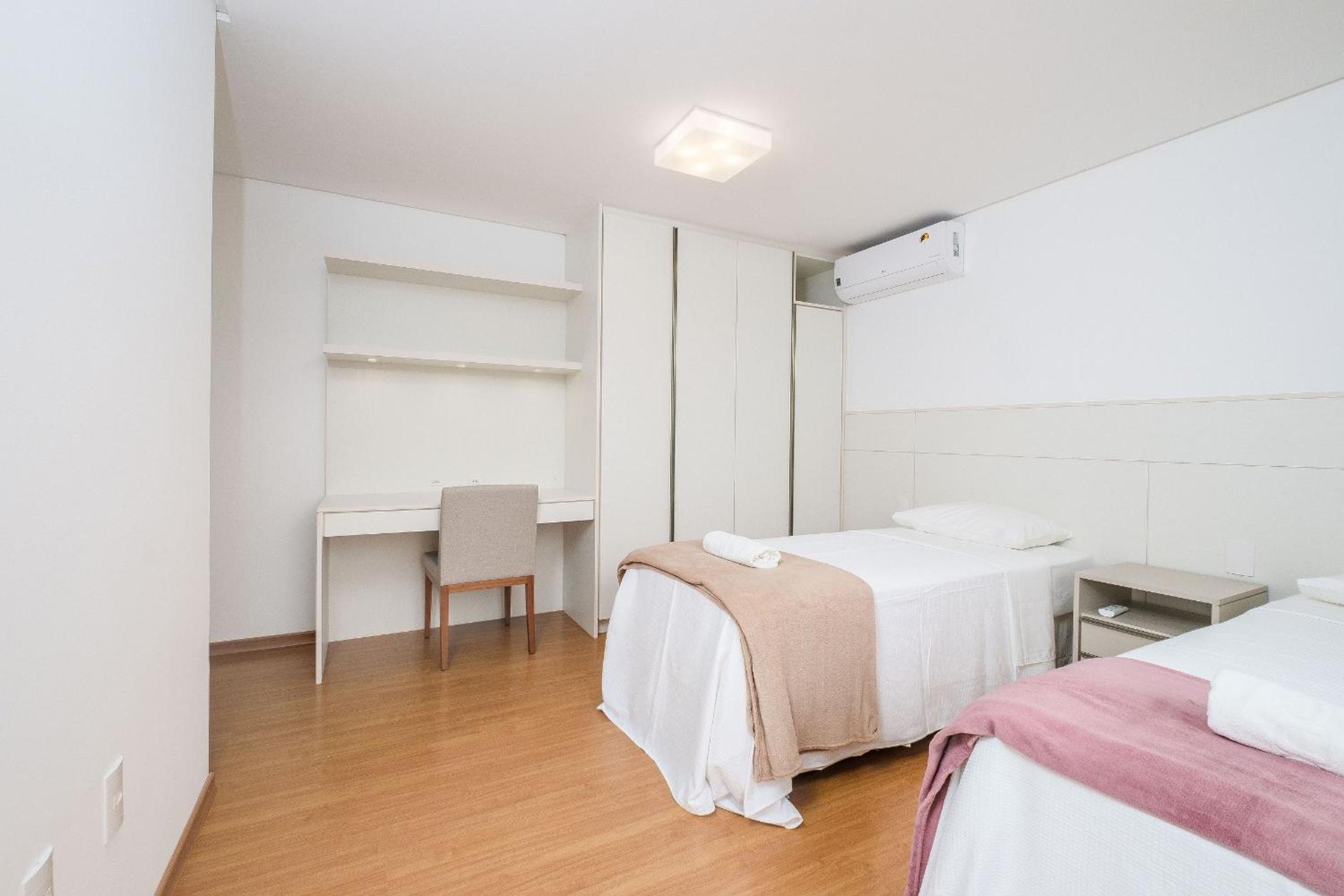 Incrível casa com churrasqueira em Jurerê RDR030