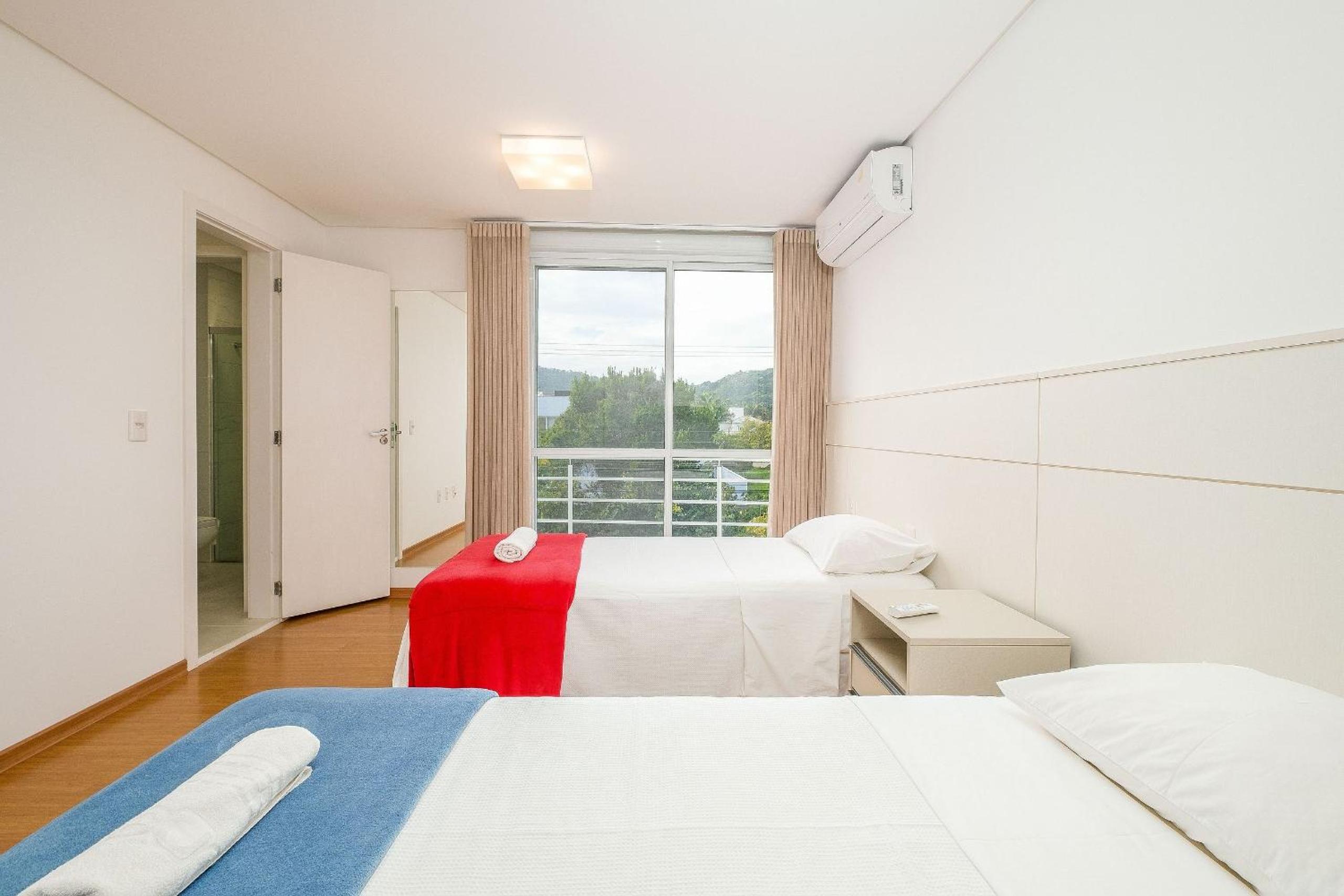 Incrível casa com churrasqueira em Jurerê RDR030
