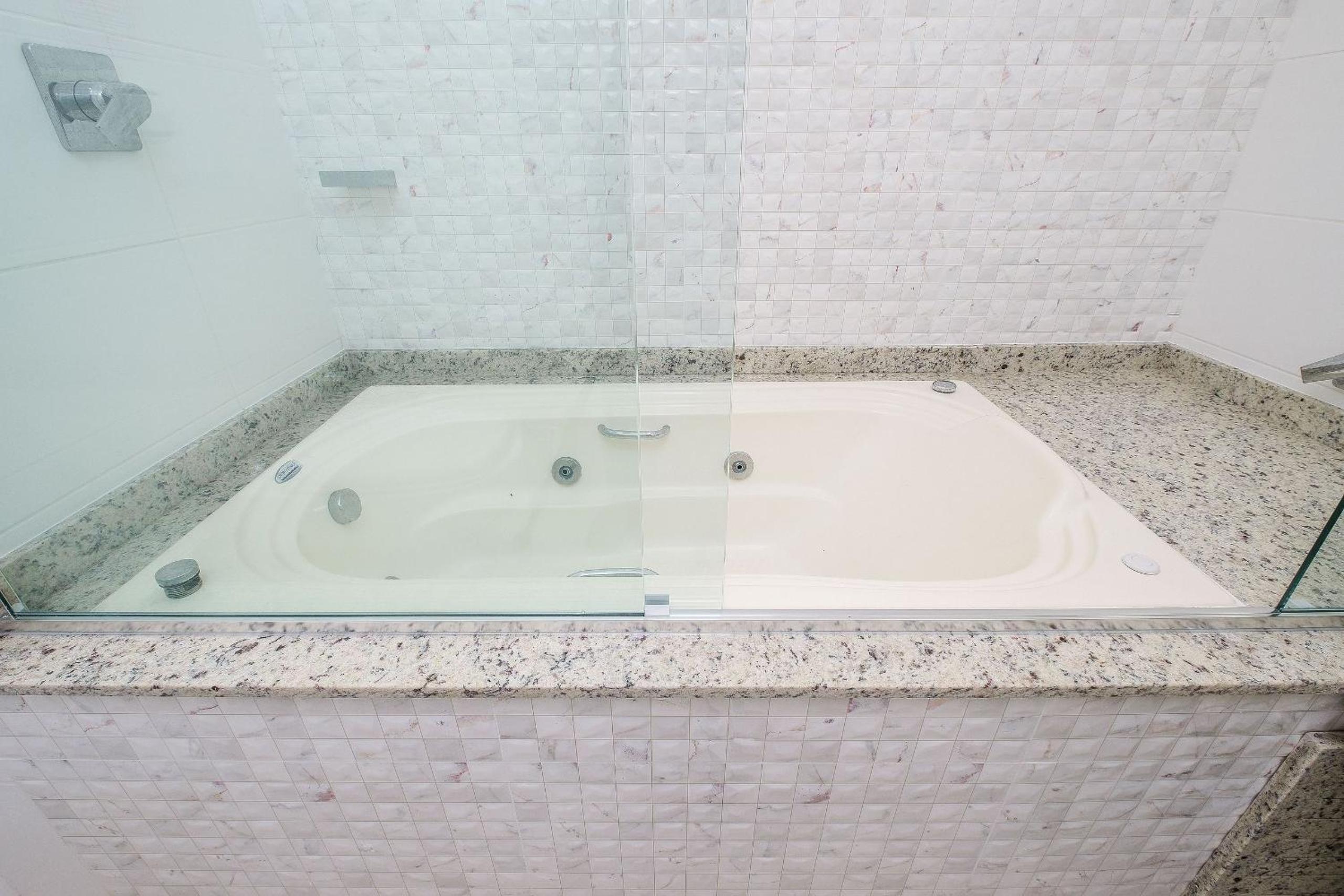 Incrível casa com churrasqueira em Jurerê RDR030