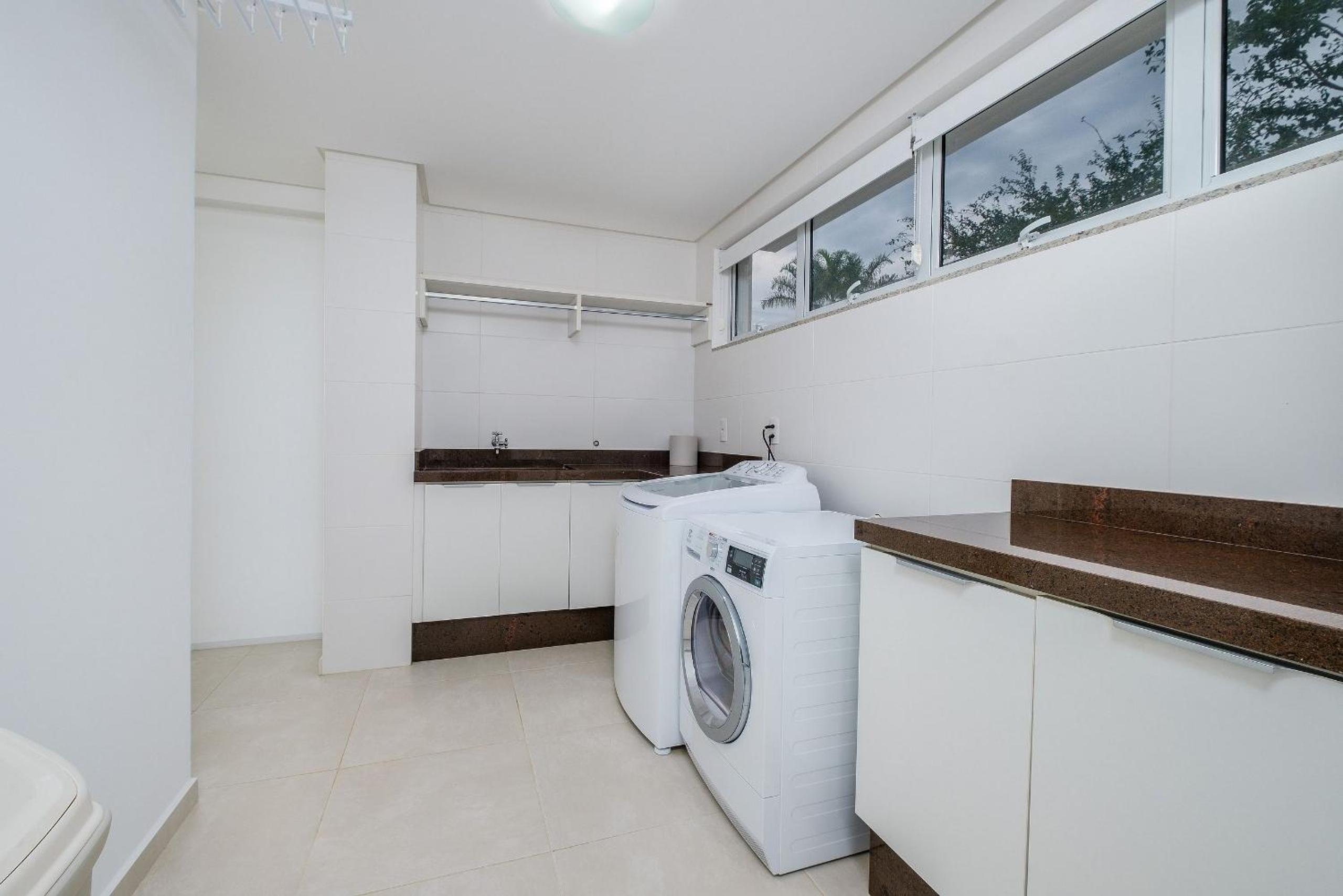 Incrível casa com churrasqueira em Jurerê RDR030