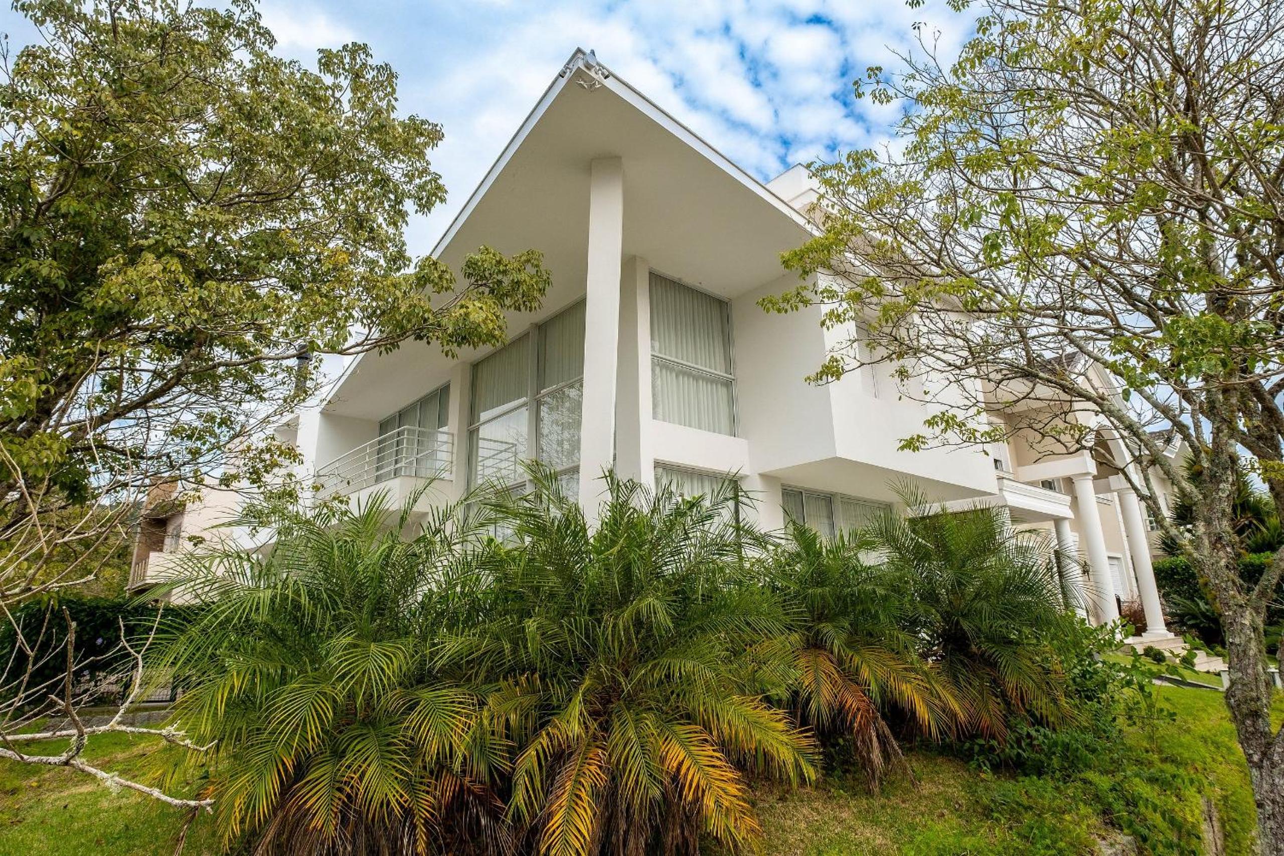 Incrível casa com churrasqueira em Jurerê RDR030